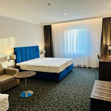 Pension Village การ์โลวีวารี ภายนอก รูปภาพ